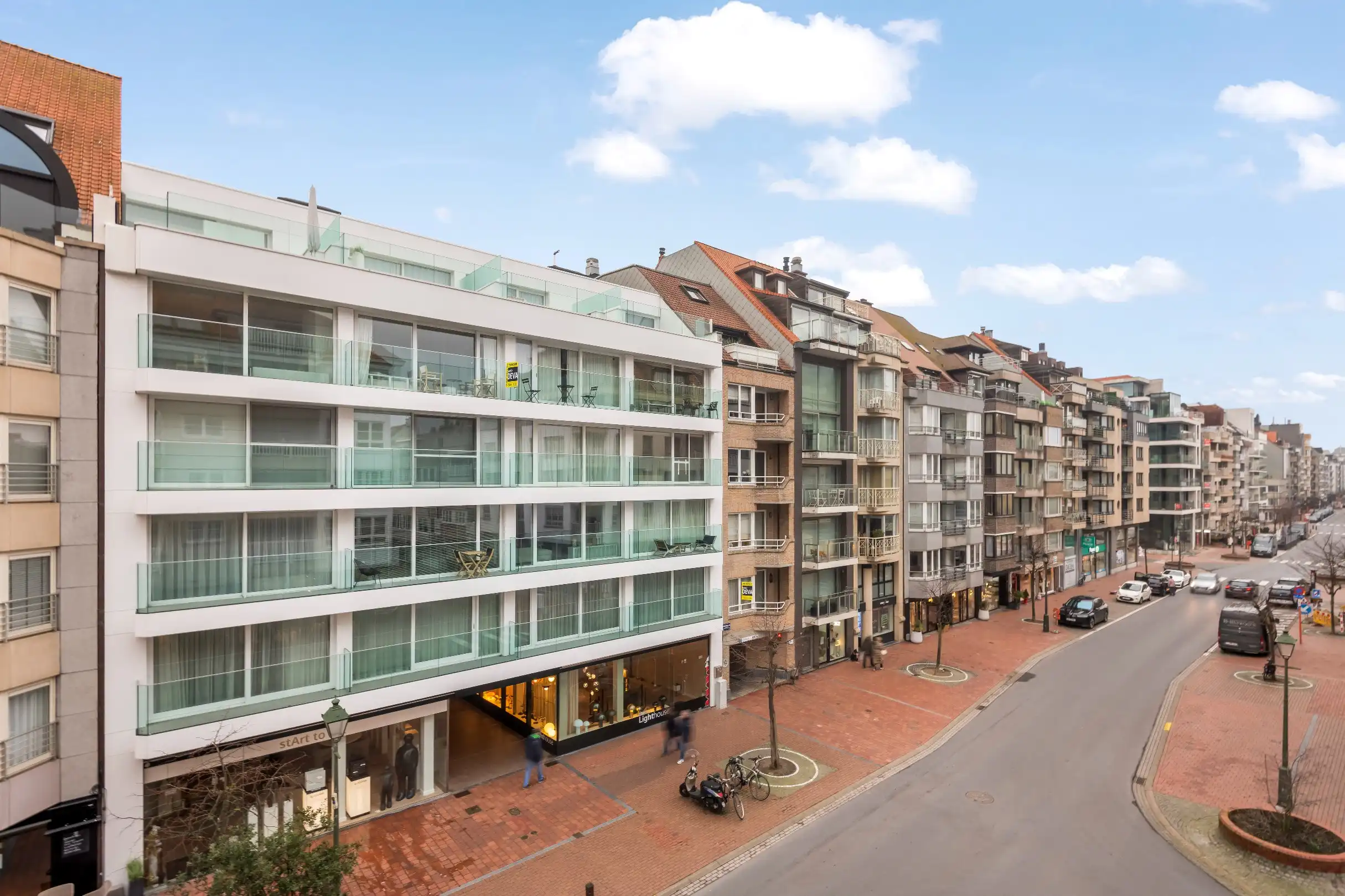 Recent appartement met terras gelegen op de Dumortierlaan.  foto 5