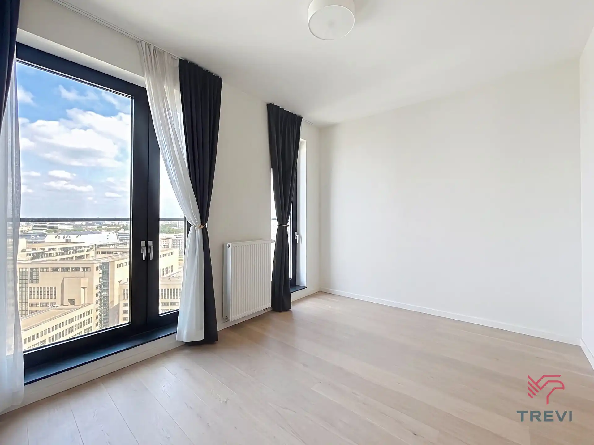 APPARTEMENT OP DE 21STE VERDIEPING IN DE EUROPESE WIJK ! foto 8