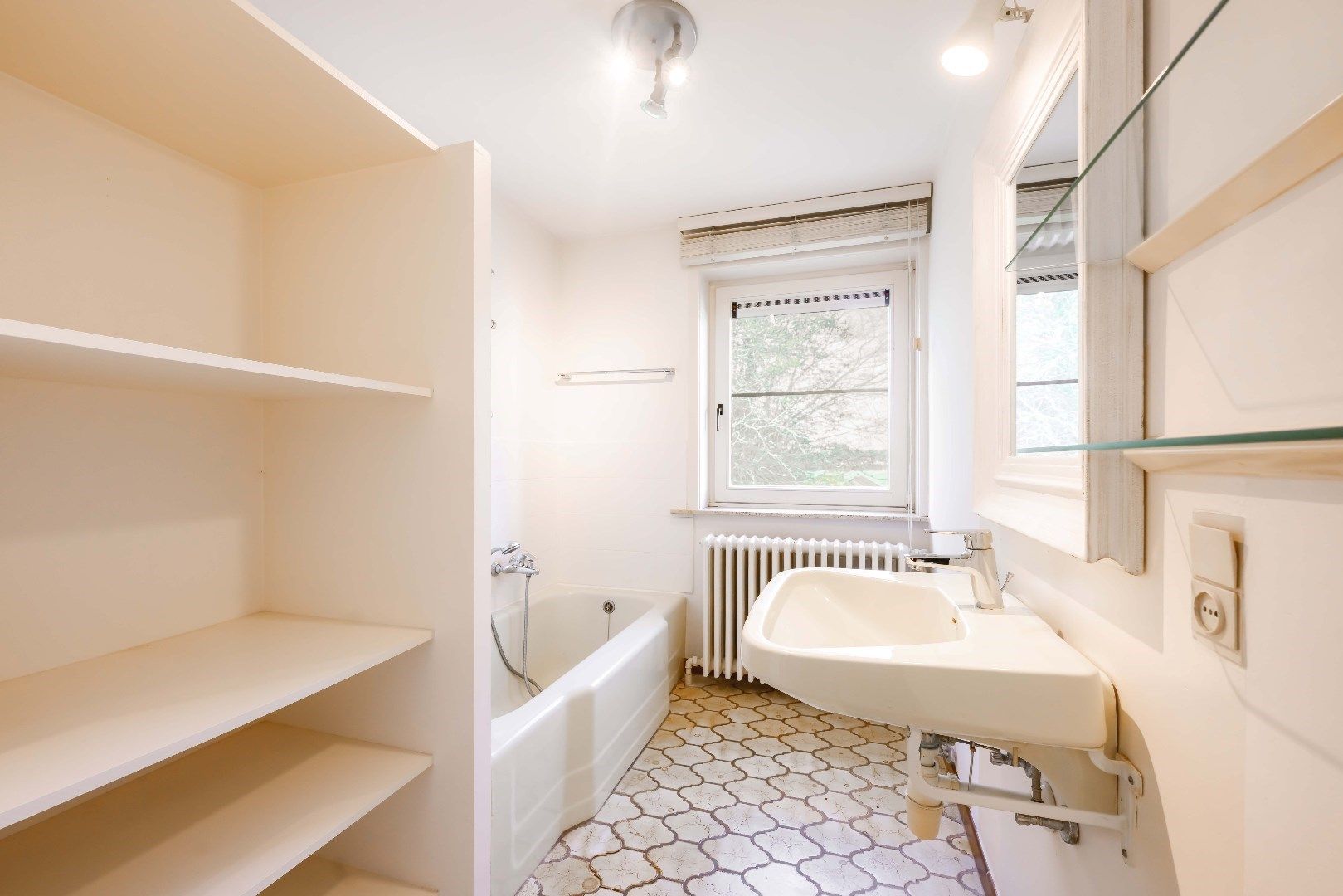 VERRASSEND RUIME ALLEENSTAANDE WONING OP 1.298 m² foto 15