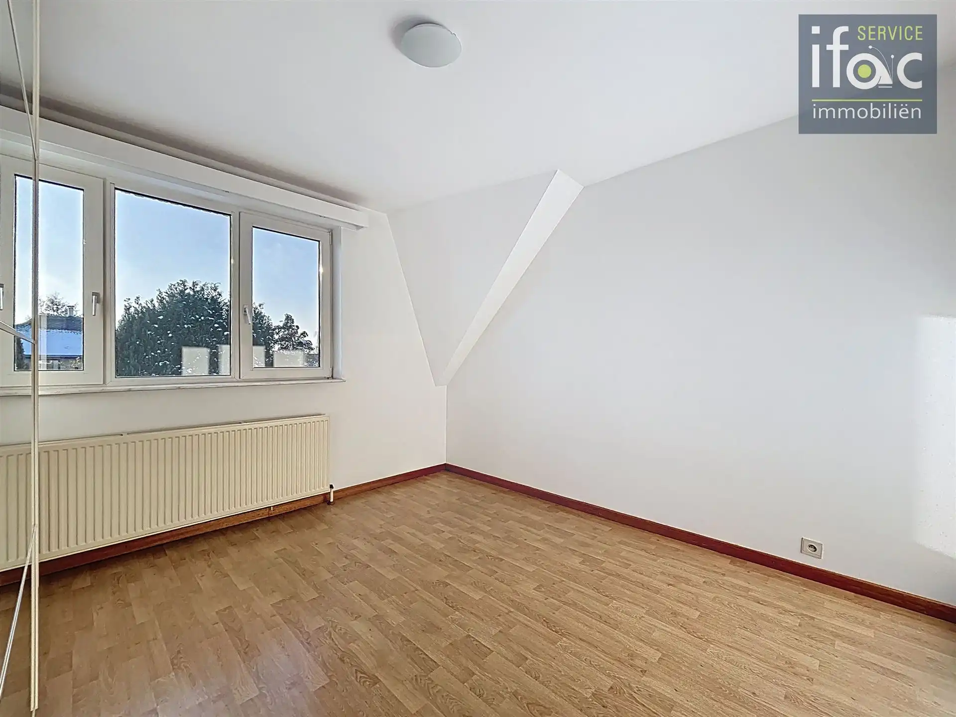 Villa met 5 slaapkamers, 2 badkamers op uitstekende locatie foto 18