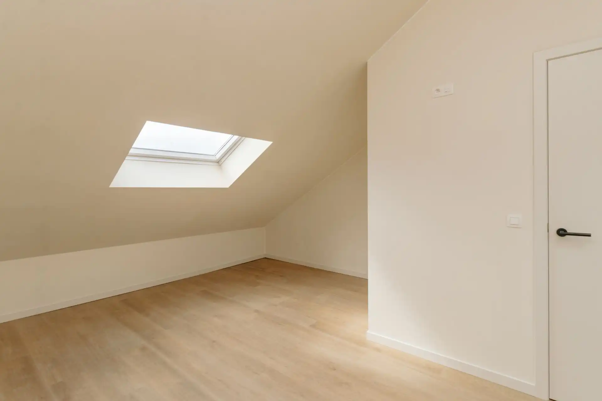 Prachtig gerenoveerde woning met 3 slaapkamers en tuin foto 16