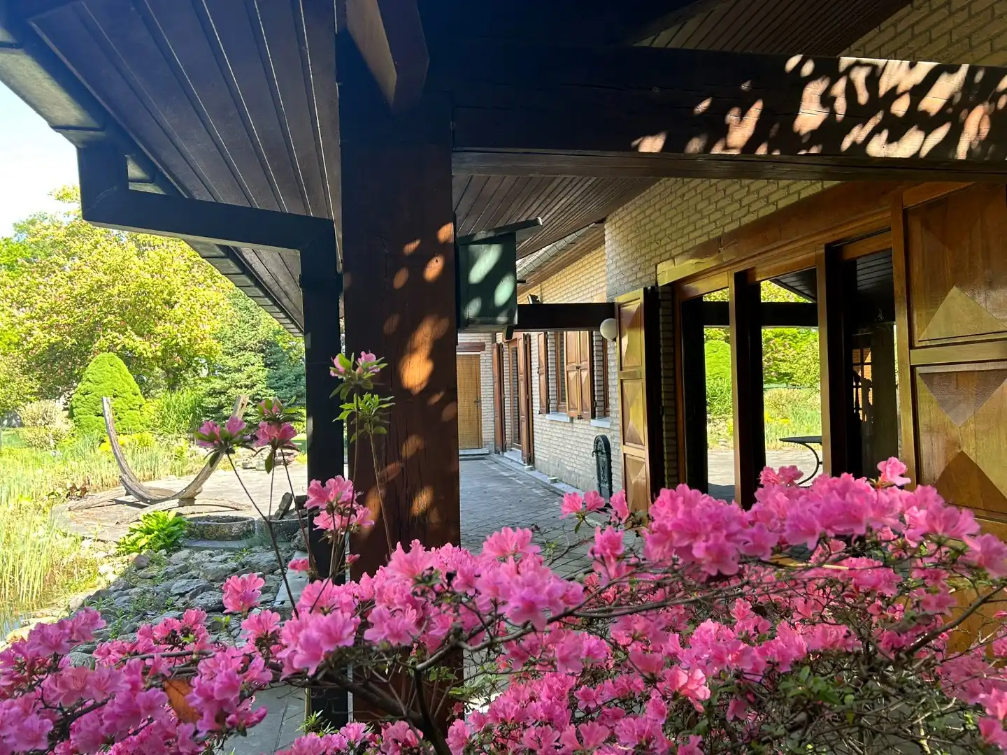 Ruim ingedeelde villa met 7 slaapkamers, dubbele garage en volledig omheinde tuin  foto 32
