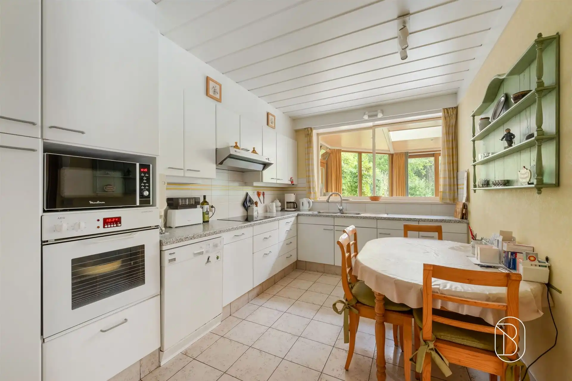 Karaktervolle villa met prachtige tuin op unieke ligging foto 18