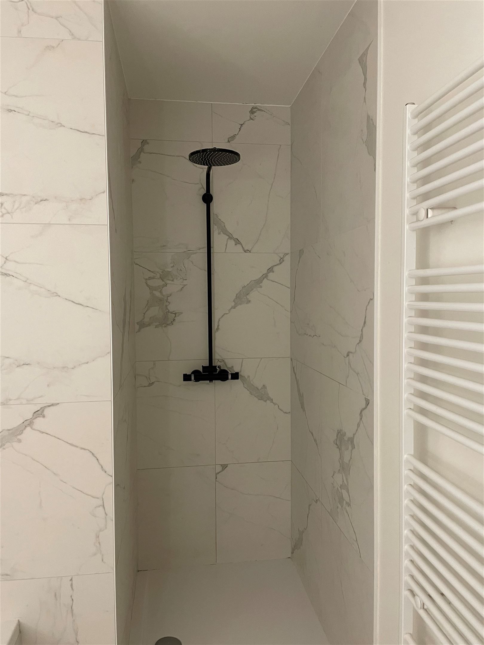 Gelijkvloers appartement met zonnig tuintje. foto 9