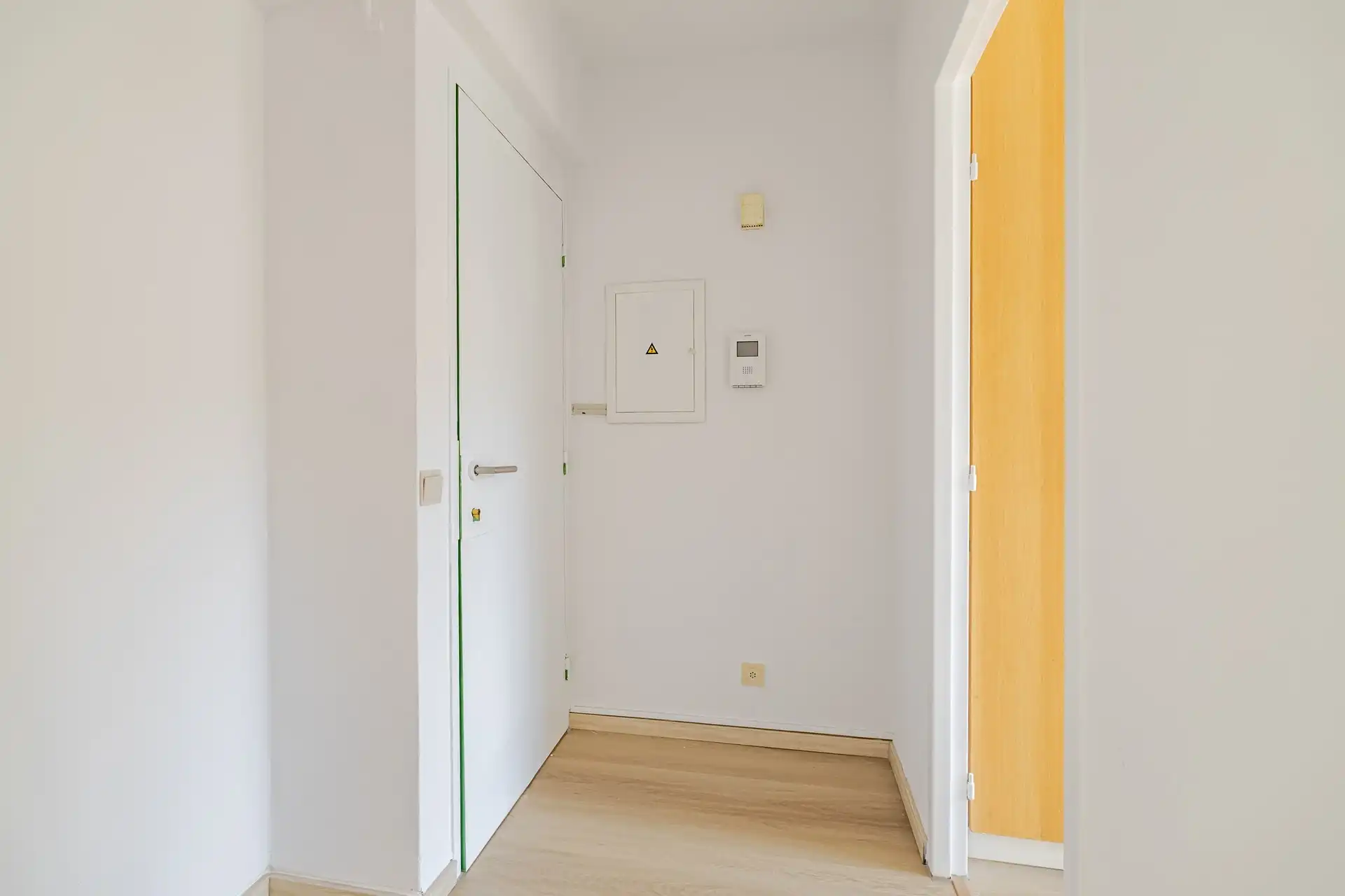 Lichtrijk één slaapkamer appartement foto 4