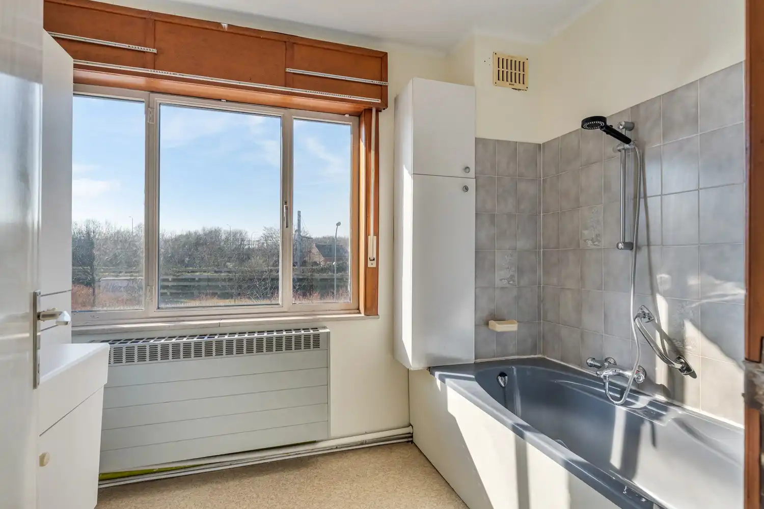 Goed gelegen en half open woning met 3 ruime slaapkamers, een extra leefruimte, een garage en een tuin te Kessel-Lo! foto 14