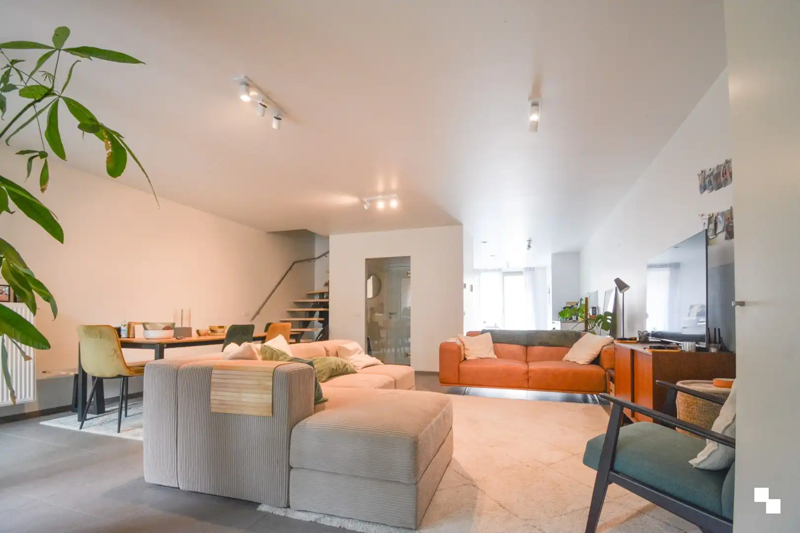 Energiezuinig duplex appartement aan de markt te Staden foto 2