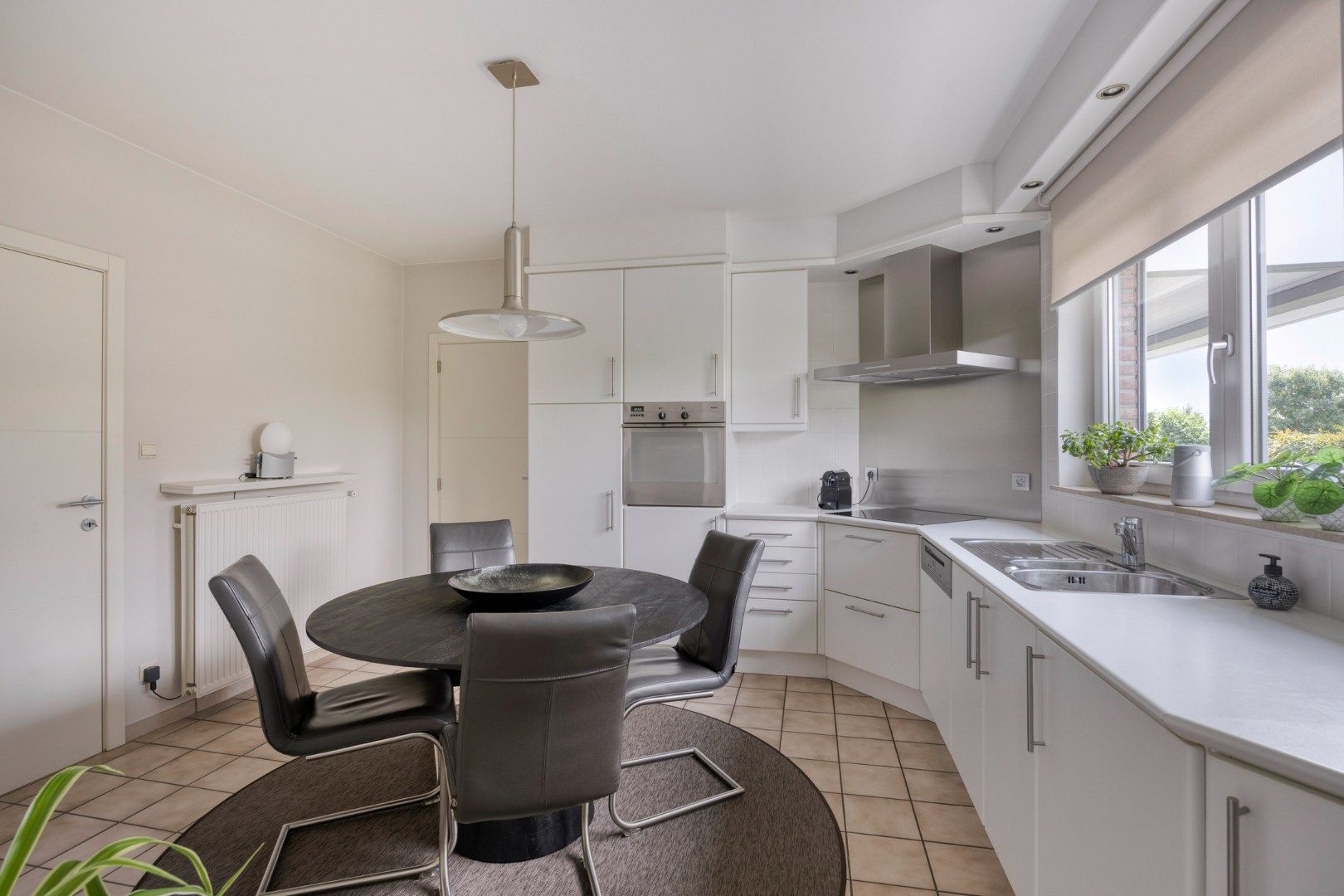 Ruime open bebouwing met zonnige tuin en mogelijkheid praktijkruimte foto 14