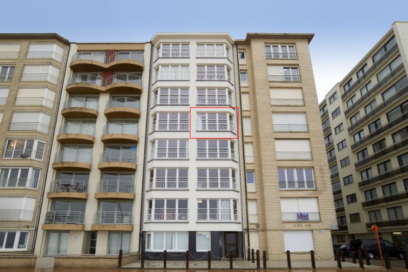 APPARTEMENT MET TWEE SLAAPKAMERS IN RECENT GERENOVEERD GEBOUW OP DE ZEEDIJK foto 4