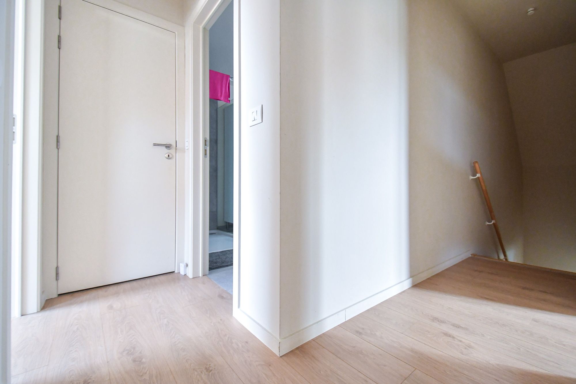 RUSTIG GELEGEN, RUIME woning met zongerichte tuin en garage foto 12