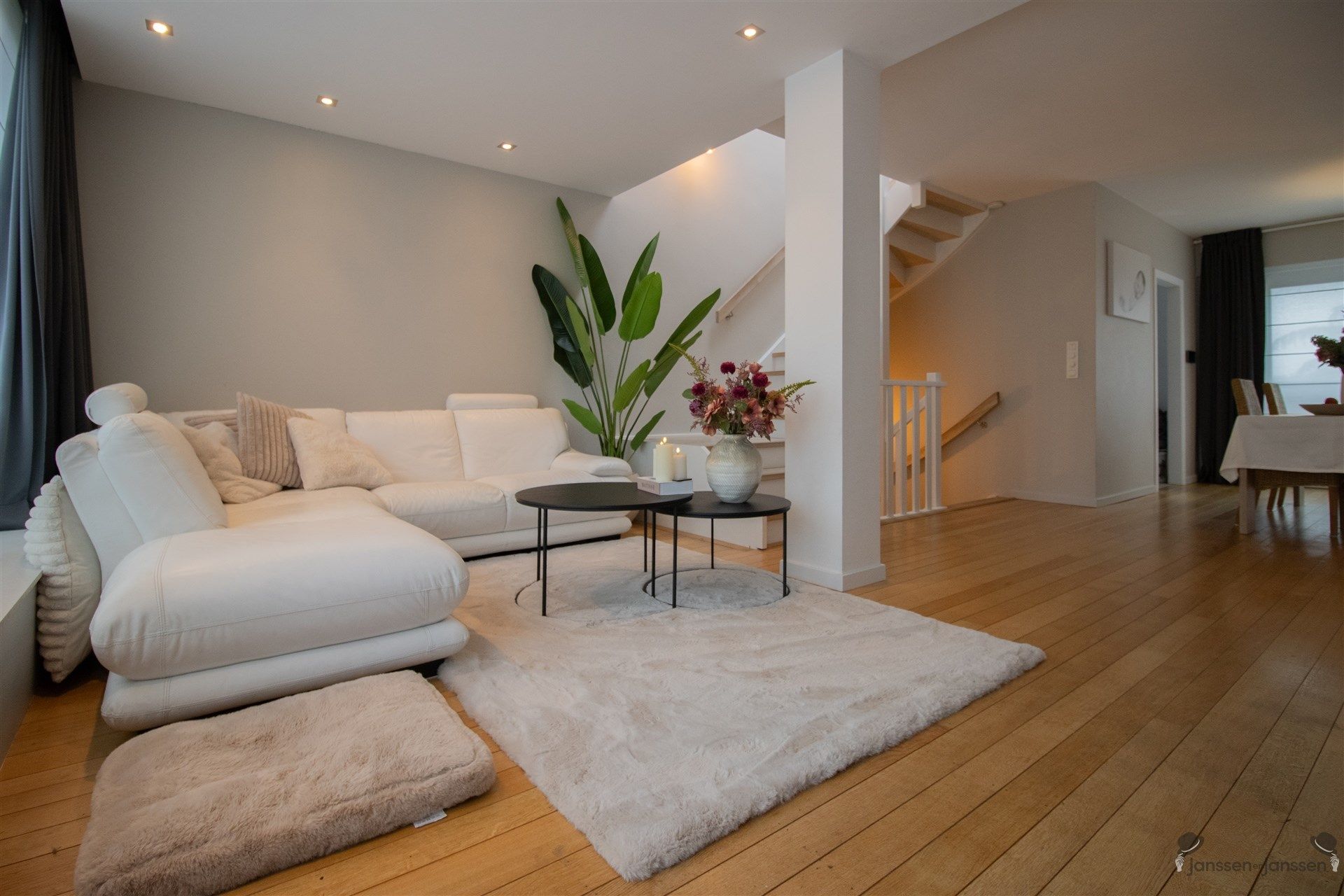 Gerenoveerde bel-étage met 3 slaapkamers op 165 m² foto 2