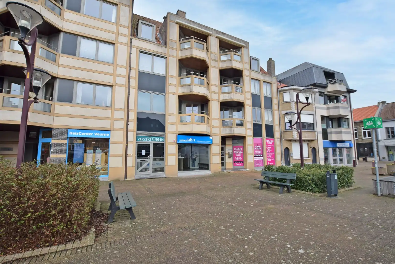 Instapklaar lichtrijk dakappartement in hartje Veurne (61m²) foto 5