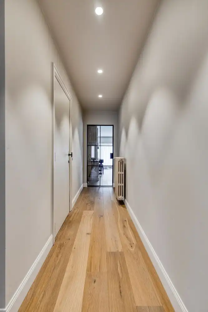 INSTAPKLAAR APPARTEMENT MET GARAGE foto 2