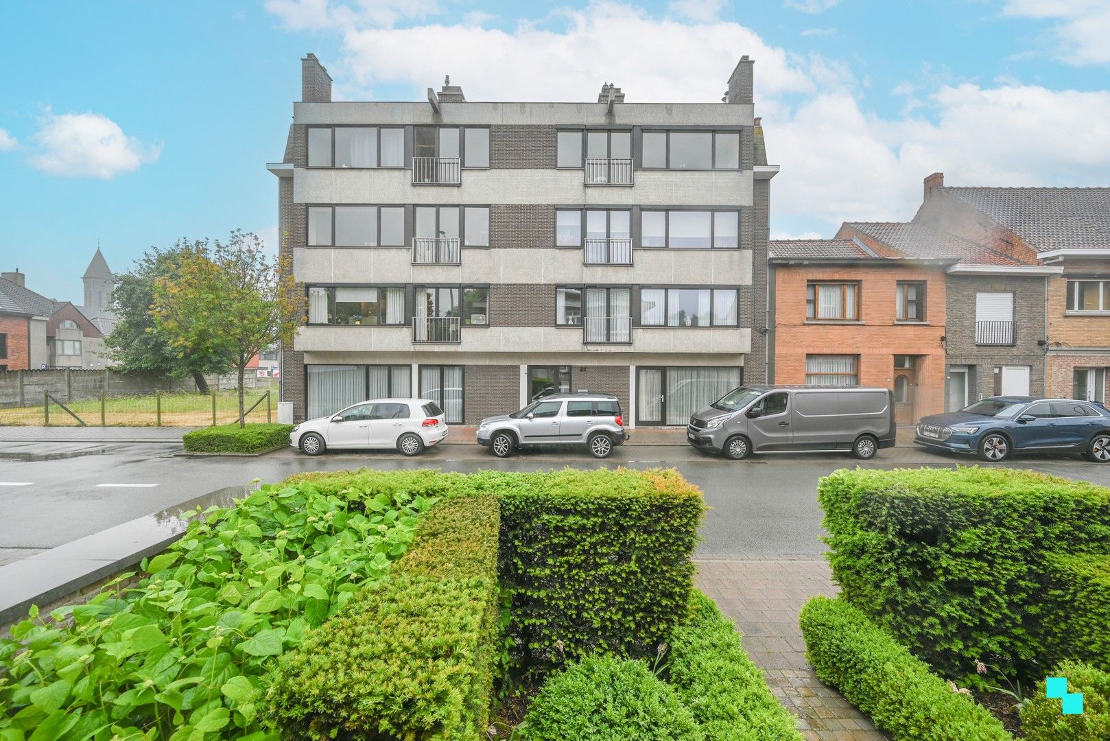 Gelijkvloers appartement met garage in Oostrozebeke foto {{pictureIndex}}