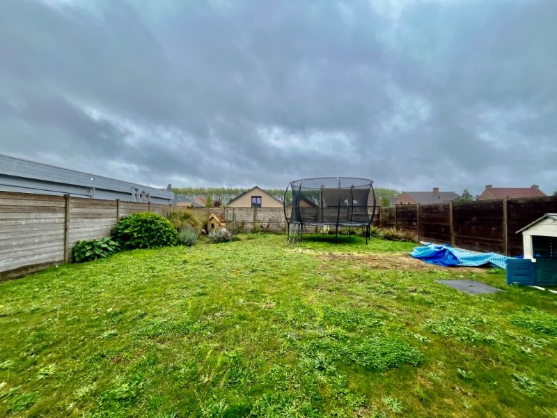 RECENTE WONING MET DRIE SLAAPKAMERS - ZONOVERGOTEN TUIN EN GARAGE foto 19