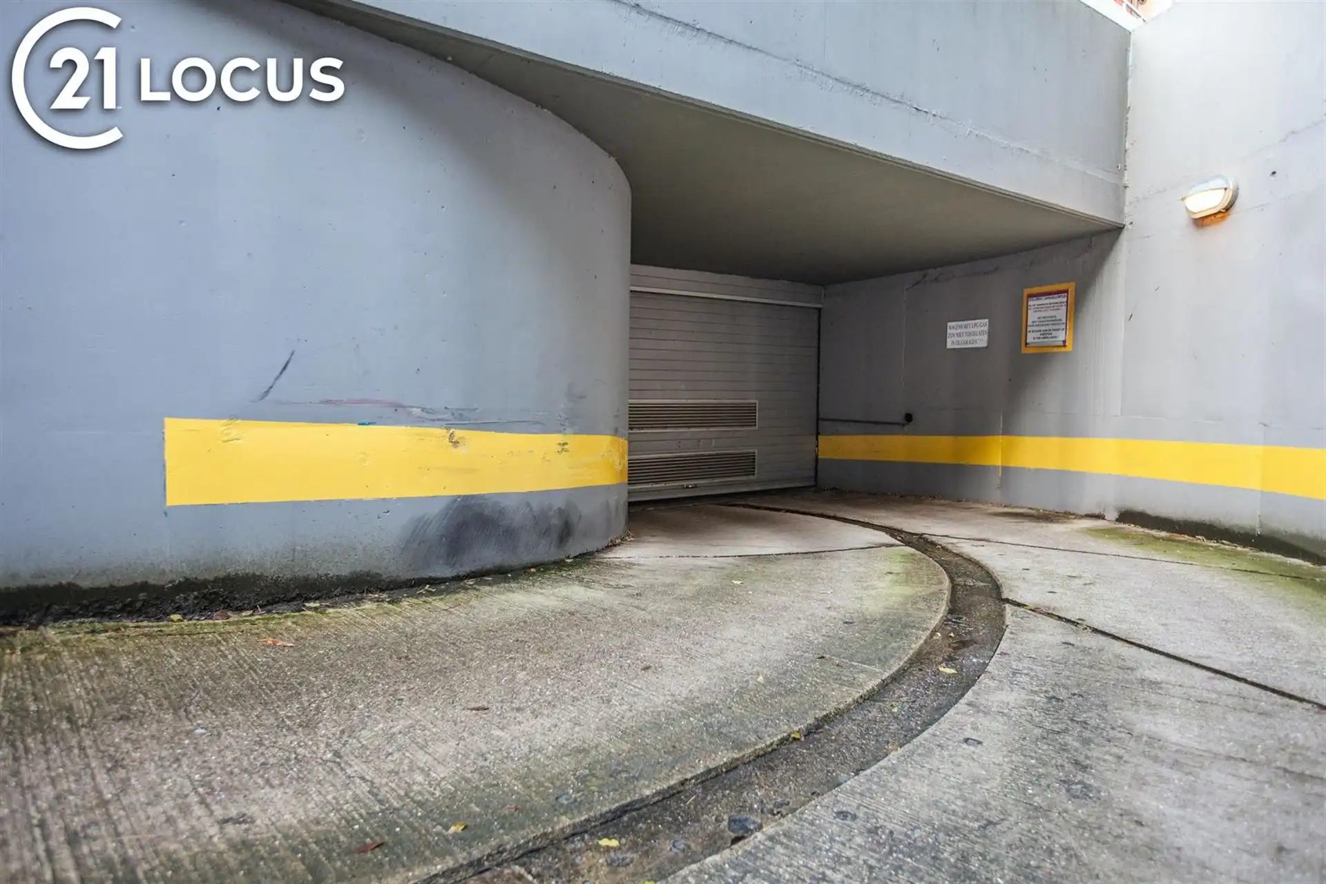 Staanplaats(en) Te Huur In Centrum Beveren! foto 4