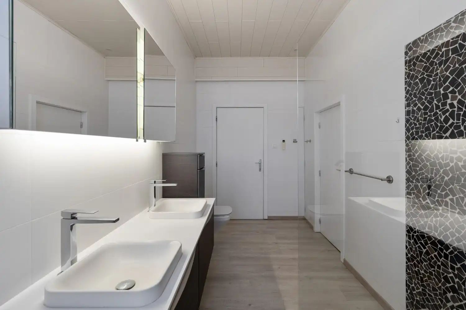 Gerenoveerde en energiezuinige woning met 4 slaapkamers en een tuin grenzend aan het Mariapark te Leuven! foto 19
