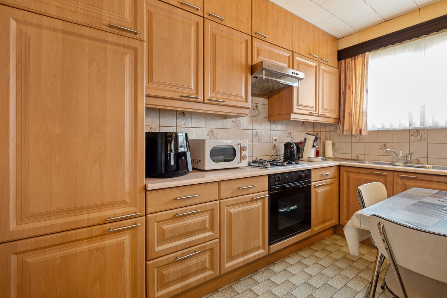 Unieke bel-etage verdeeld in 2 wooneenheden te koop in Hoevenen! foto 7