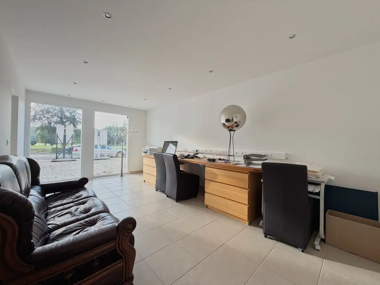 Uitzonderlijk ruime villa (450 m²) met enorm potentieel in Torhout! foto 4