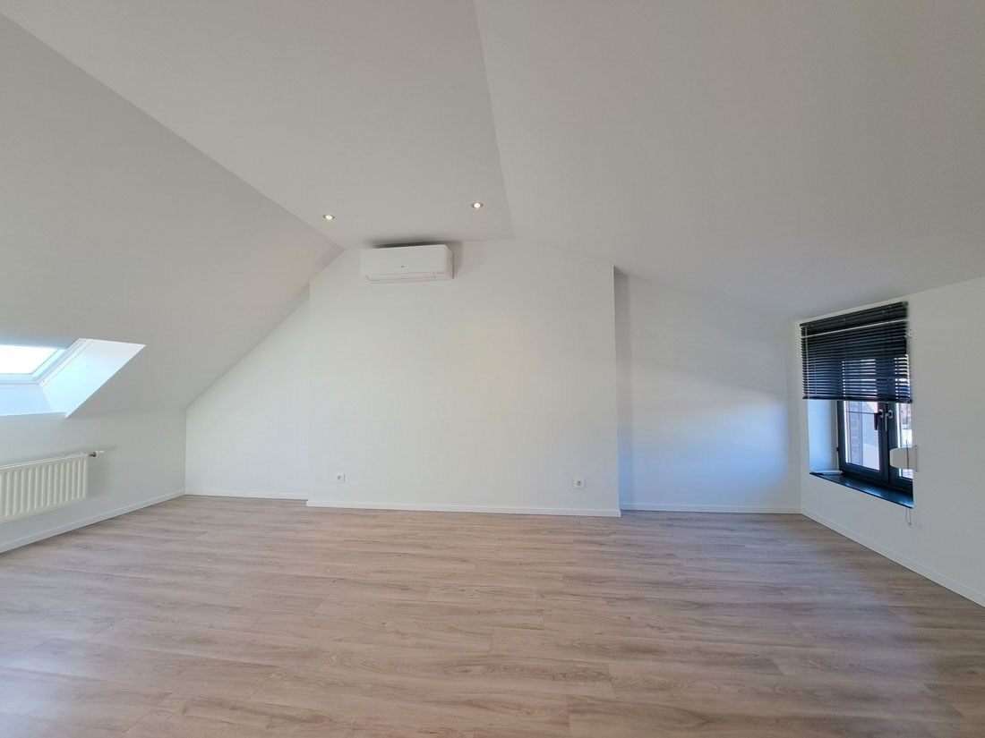 Instapklaar ruim duplex appartement te Rekem foto 16