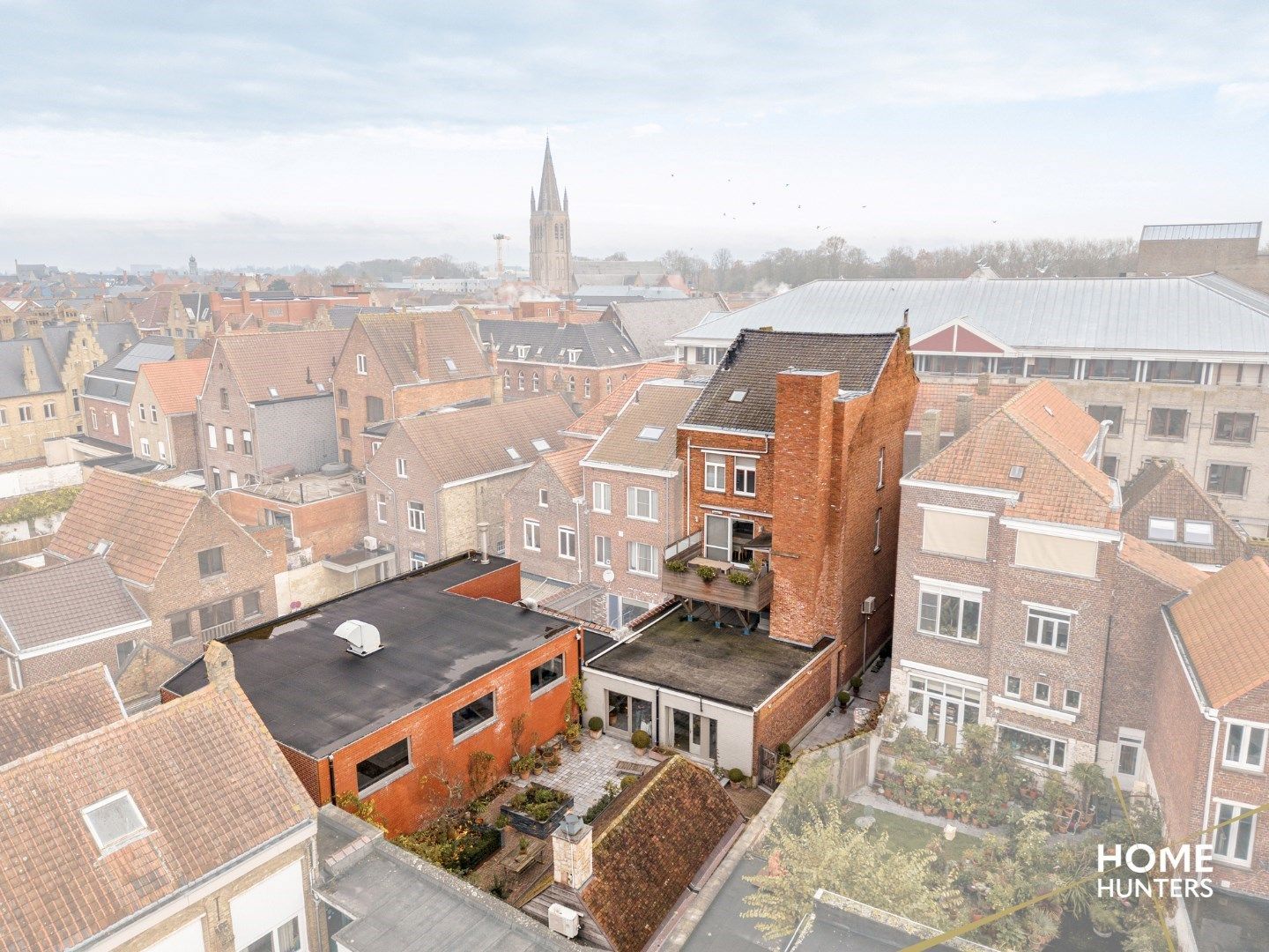 Herenwoning met ruime handelsruimte (350 m² +) dubbele garage en zij-ingang foto 31