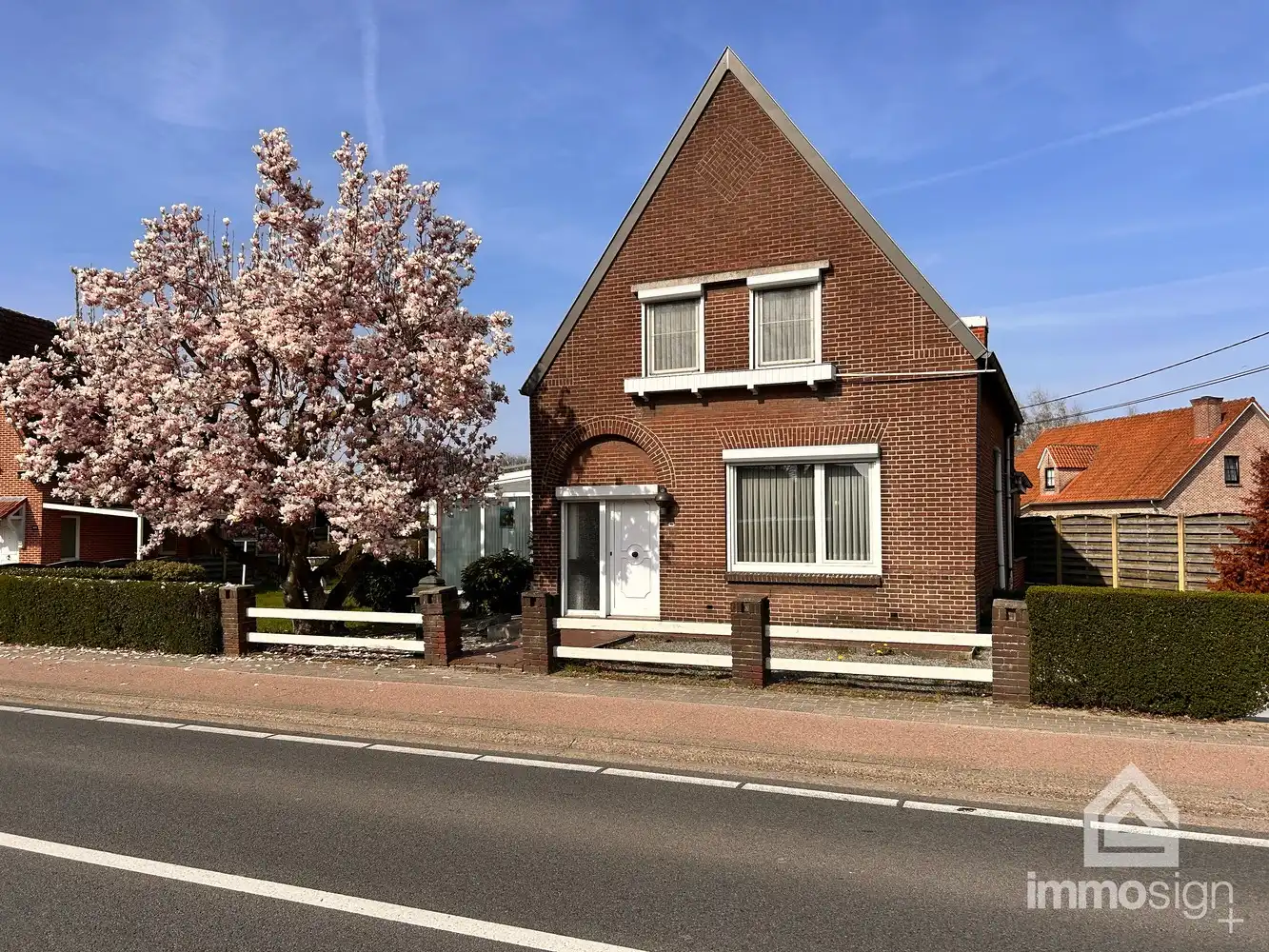 Karaktervolle gezinswoning met veel potentieel te Hamont foto 2