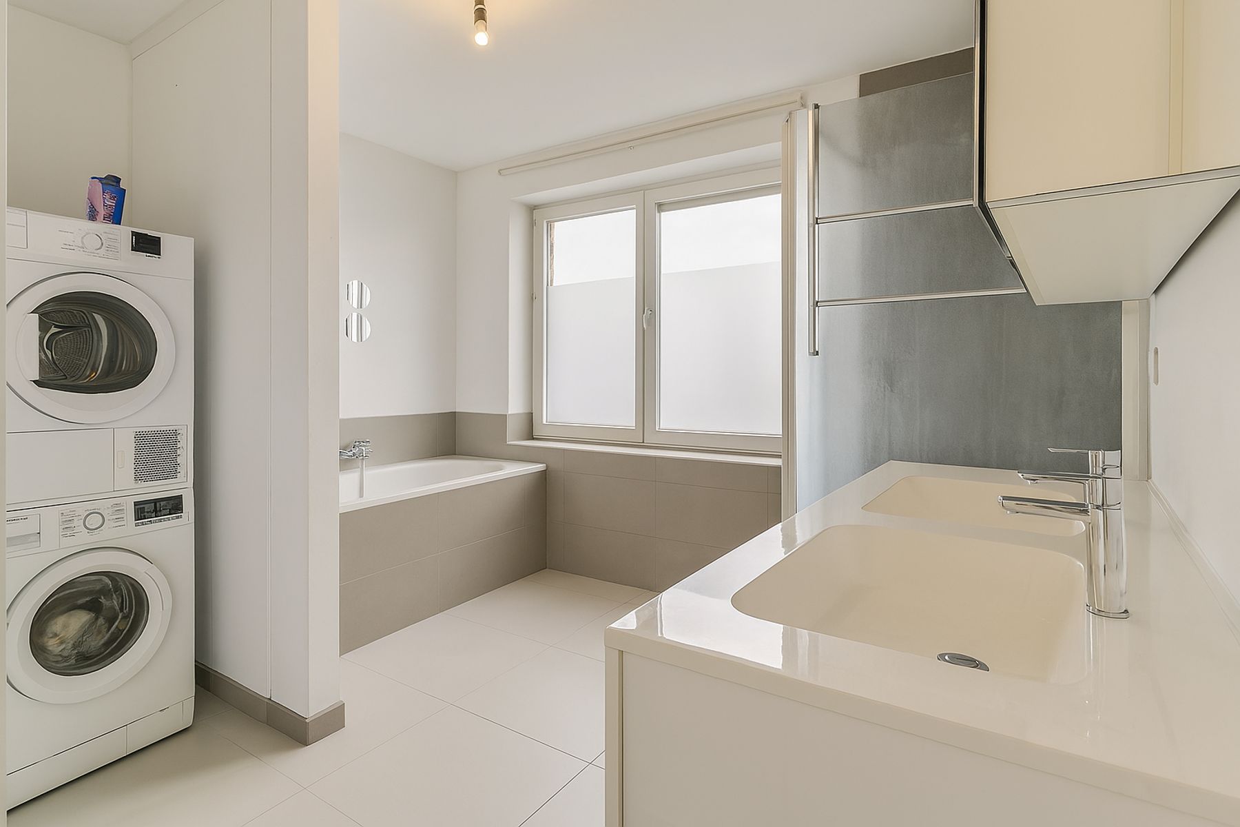 Instapklare woning op toplocatie te Sint-Andries! foto 8