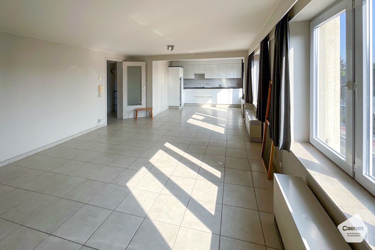 ZONNIG APPARTEMENT IN HET HARTJE VAN WAARDAMME met 2 slaapkamers. foto 4