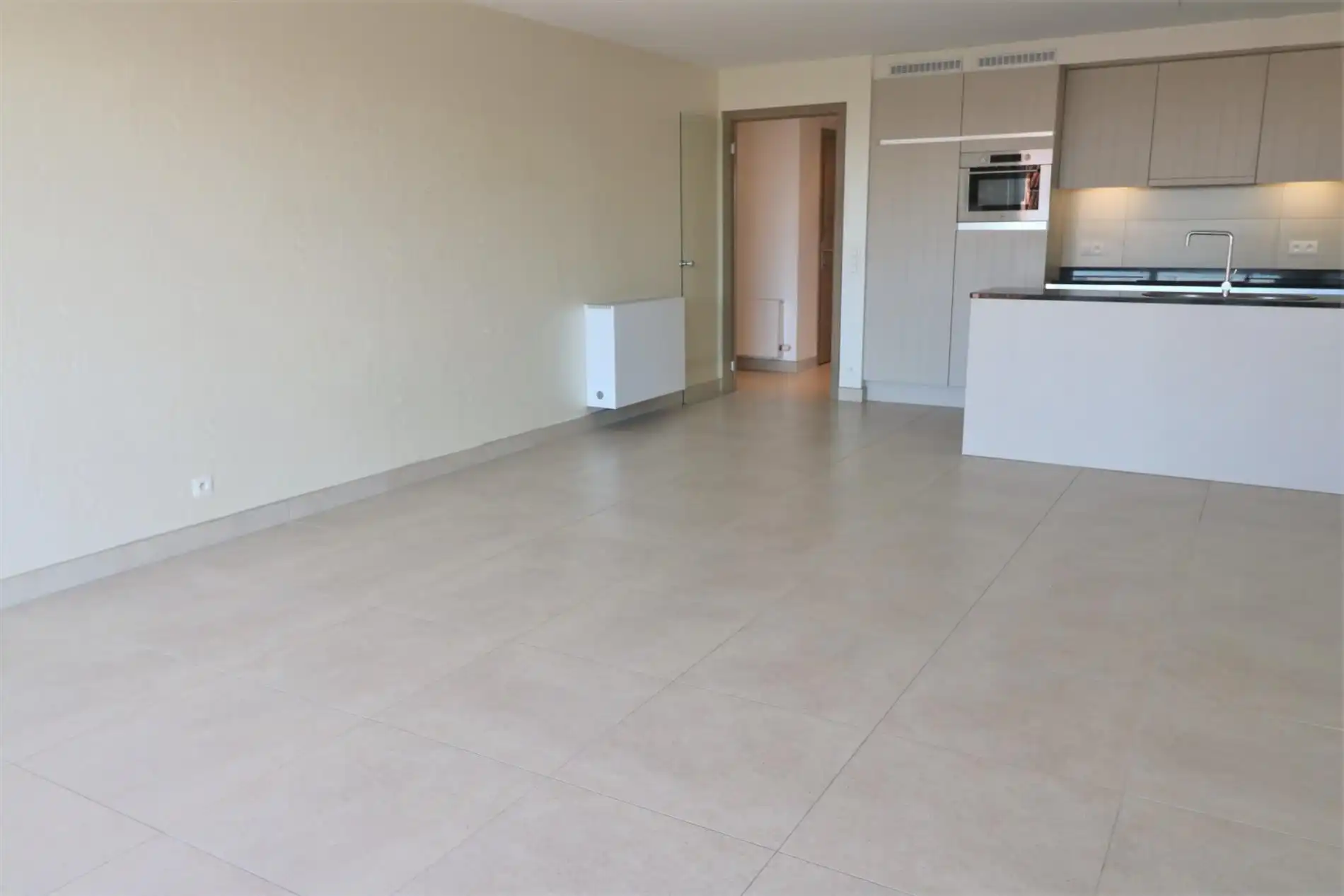  Instapklaar en modern 3-slaapkamer appartement met zonneterras te Oostende! foto 3