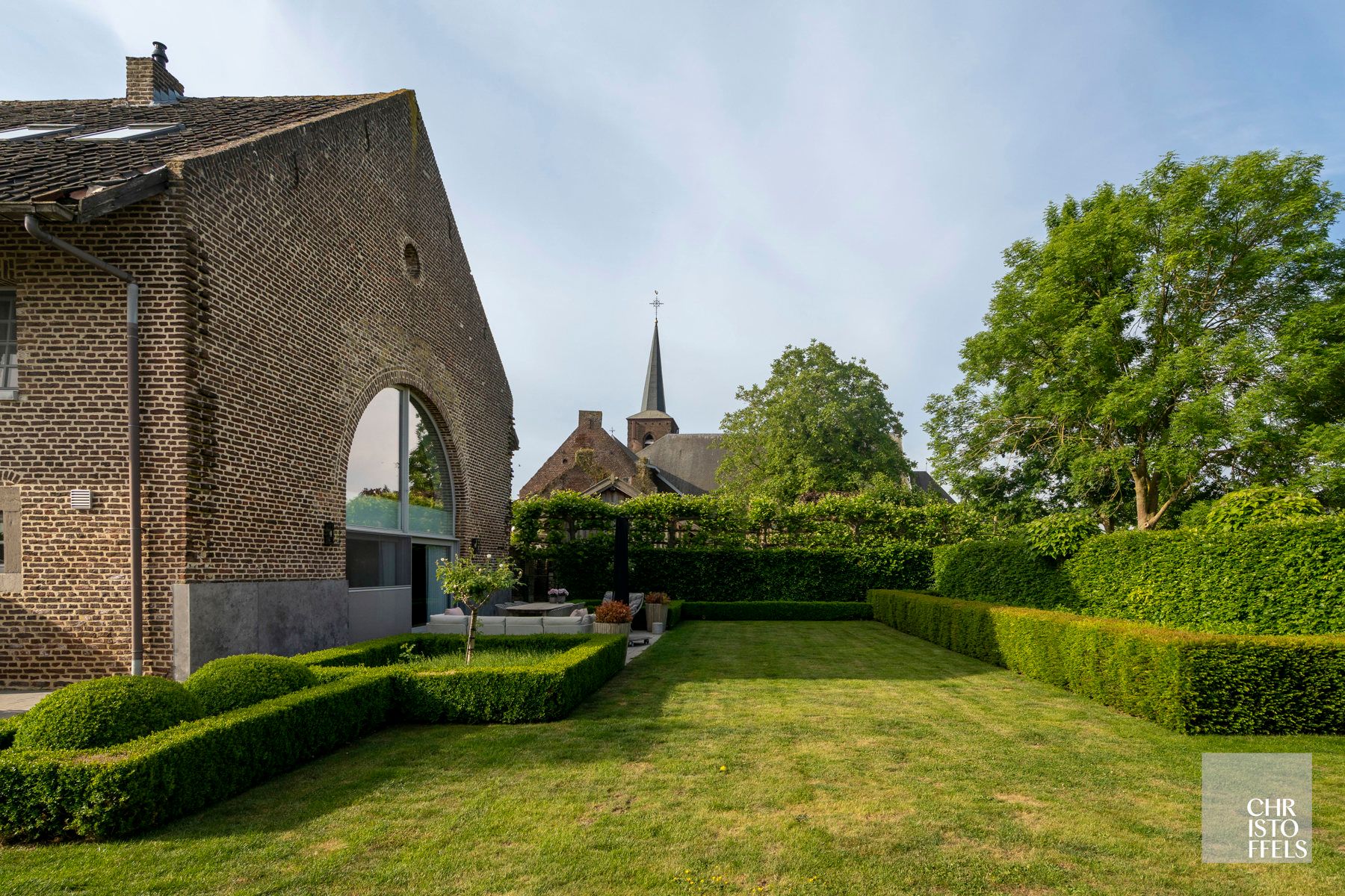 Tijdloze elegantie achter een authentieke gevel – volledig gerenoveerde woning van 303m² foto 5