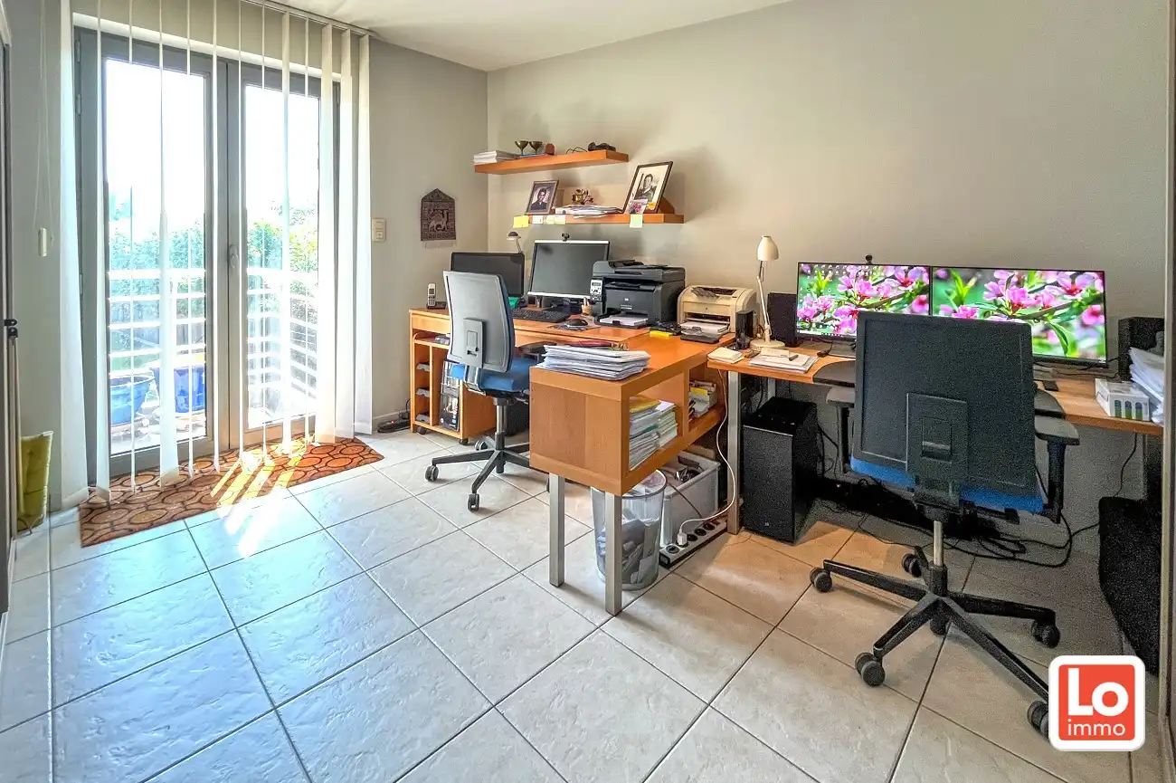 VERKOCHT! Ruim en gezellig appartement met garage in het centrum Lochristi! foto 6