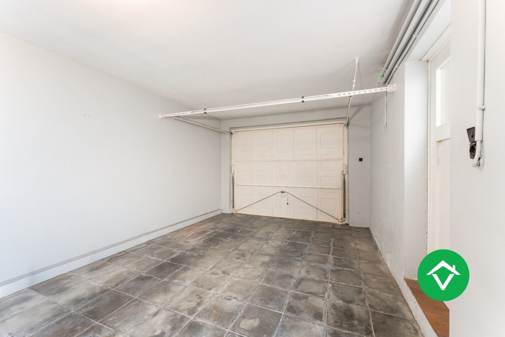 Op te frissen gezinswoning met twee garages en landelijk zicht te Eernegem foto 18