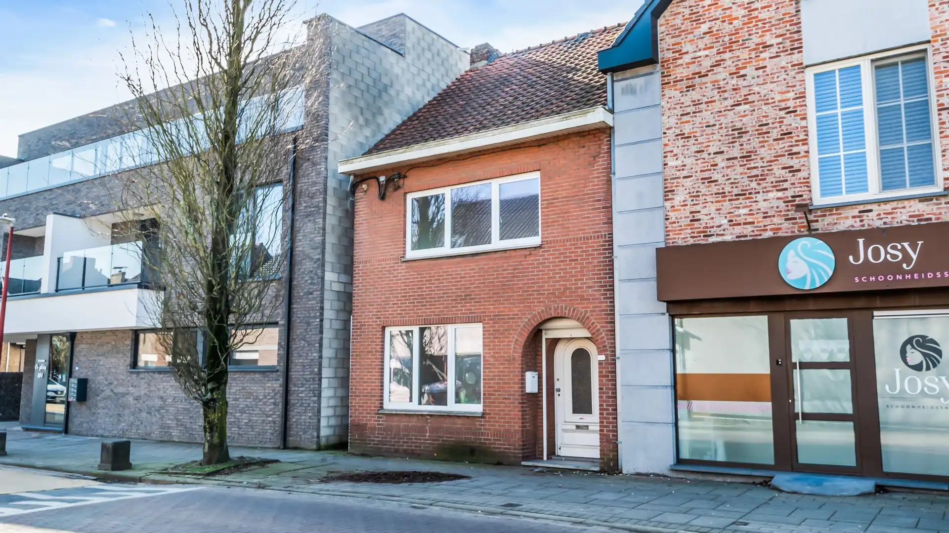 Hoofdfoto van de publicatie: TE RENOVEREN WONING MET VEEL MOGELIJKHEDEN OP GUNSTIGE LOCATIE!
