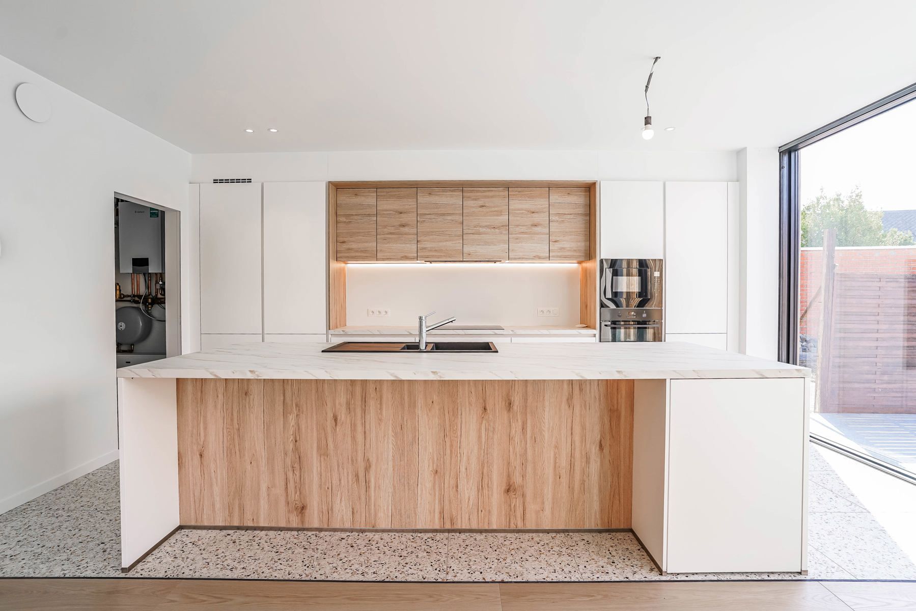 Prachtige, compleet gerenoveerde luxewoning op toplocatie te Kapelle-op-den-Bos foto 12