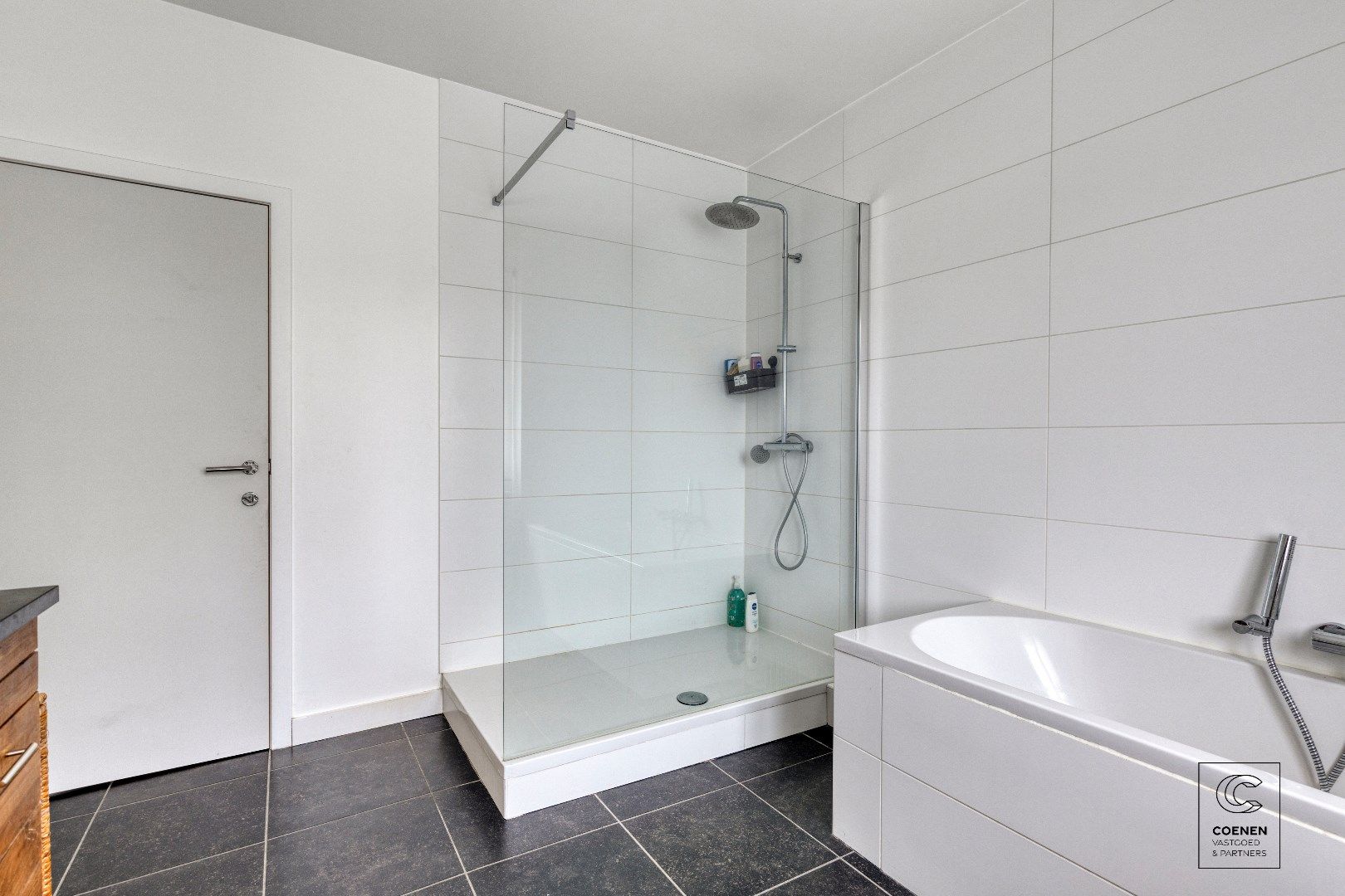 Prachtige woning van 200 m² met vier slaapkamers op een uitstekende locatie te Schoten! foto 17