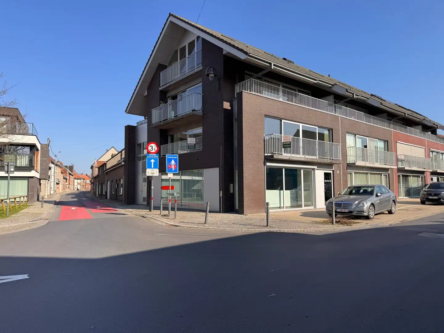 Prachtig hoekappartement met 2 slaapkamers en garagebox foto {{pictureIndex}}