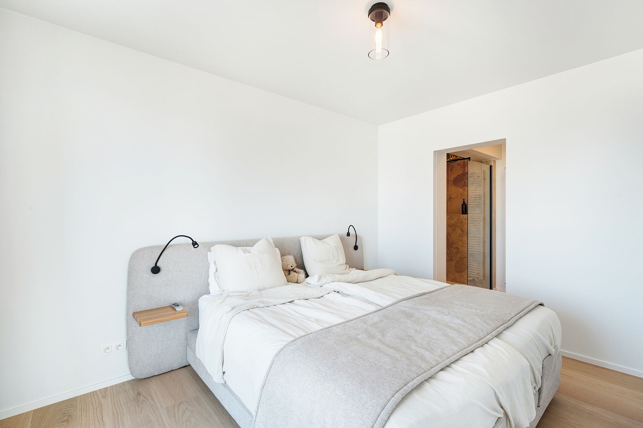 Instapklaar appartement op de Zeedijk in een mooi hoekgebouw foto 26