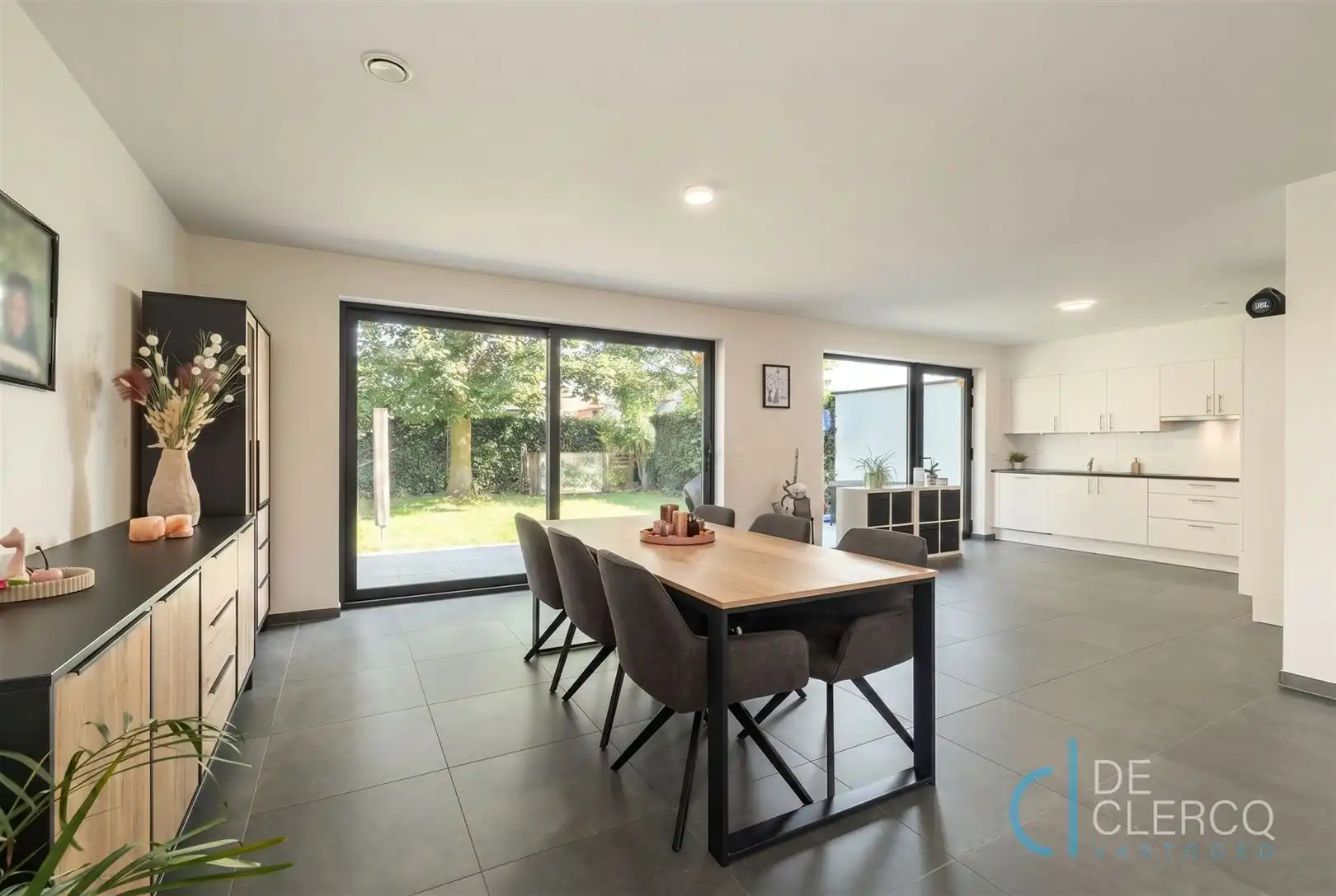Moderne, tijdloze woning te koop in een gezellige wijk!  foto 4