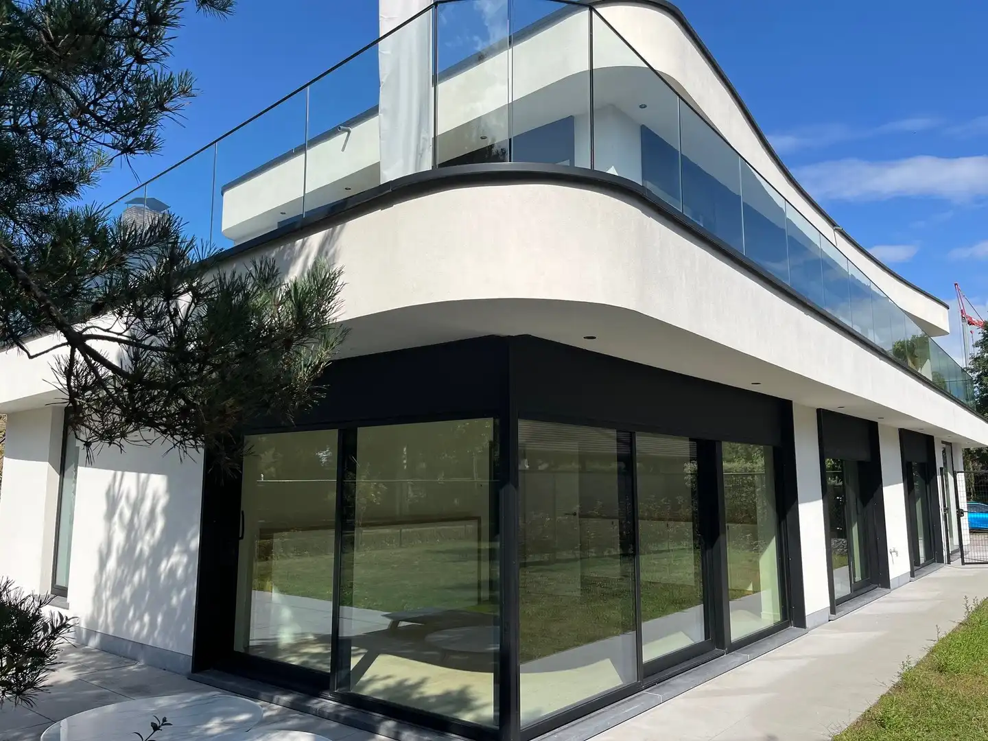Recent gebouwde, energiezuinige villa gelegen in een rustige dreef van een centraal gelegen villawijk te Knokke-Heist. foto 3