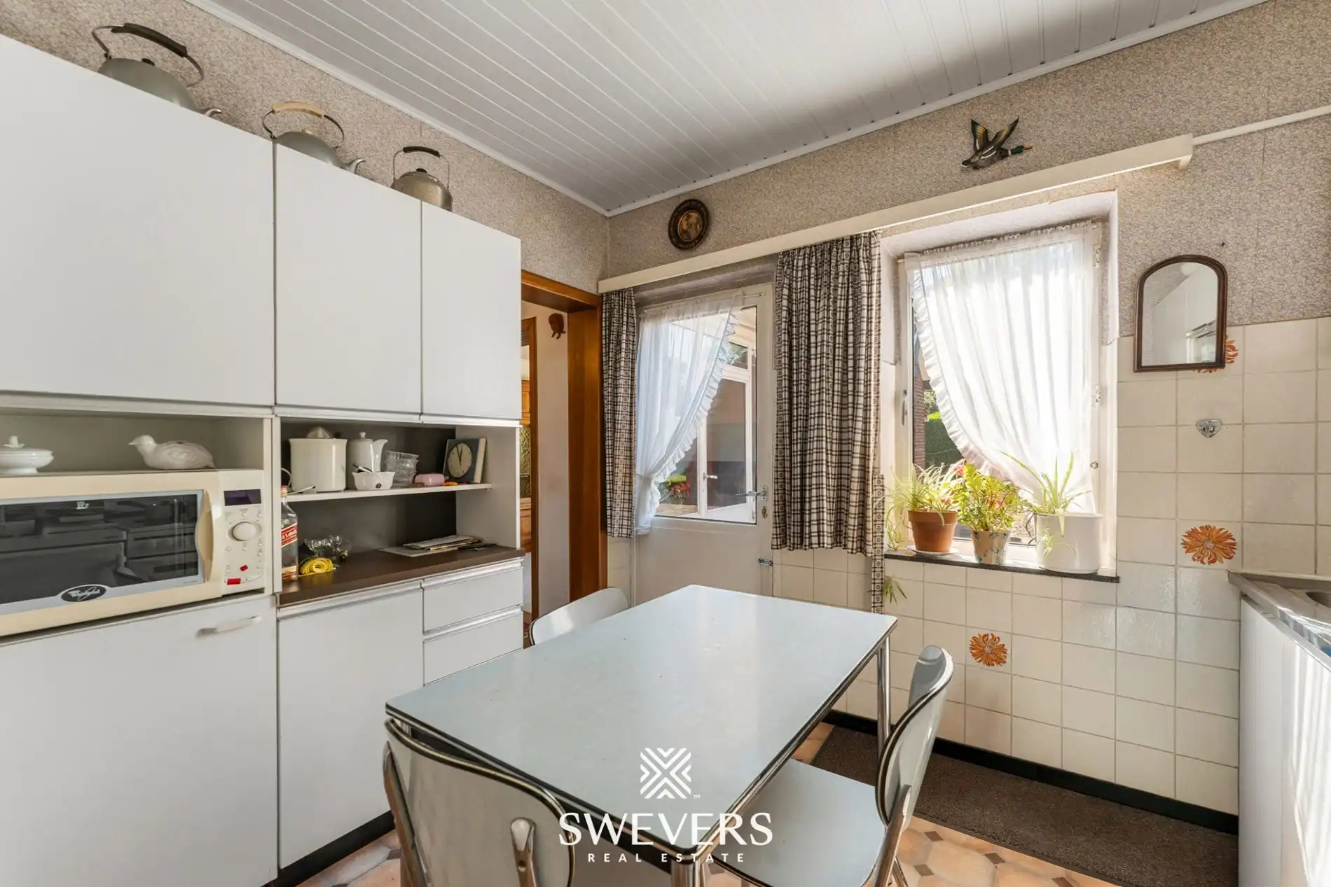 Te renoveren woning met grote tuin en 5 slaapkamers in Genk foto 9
