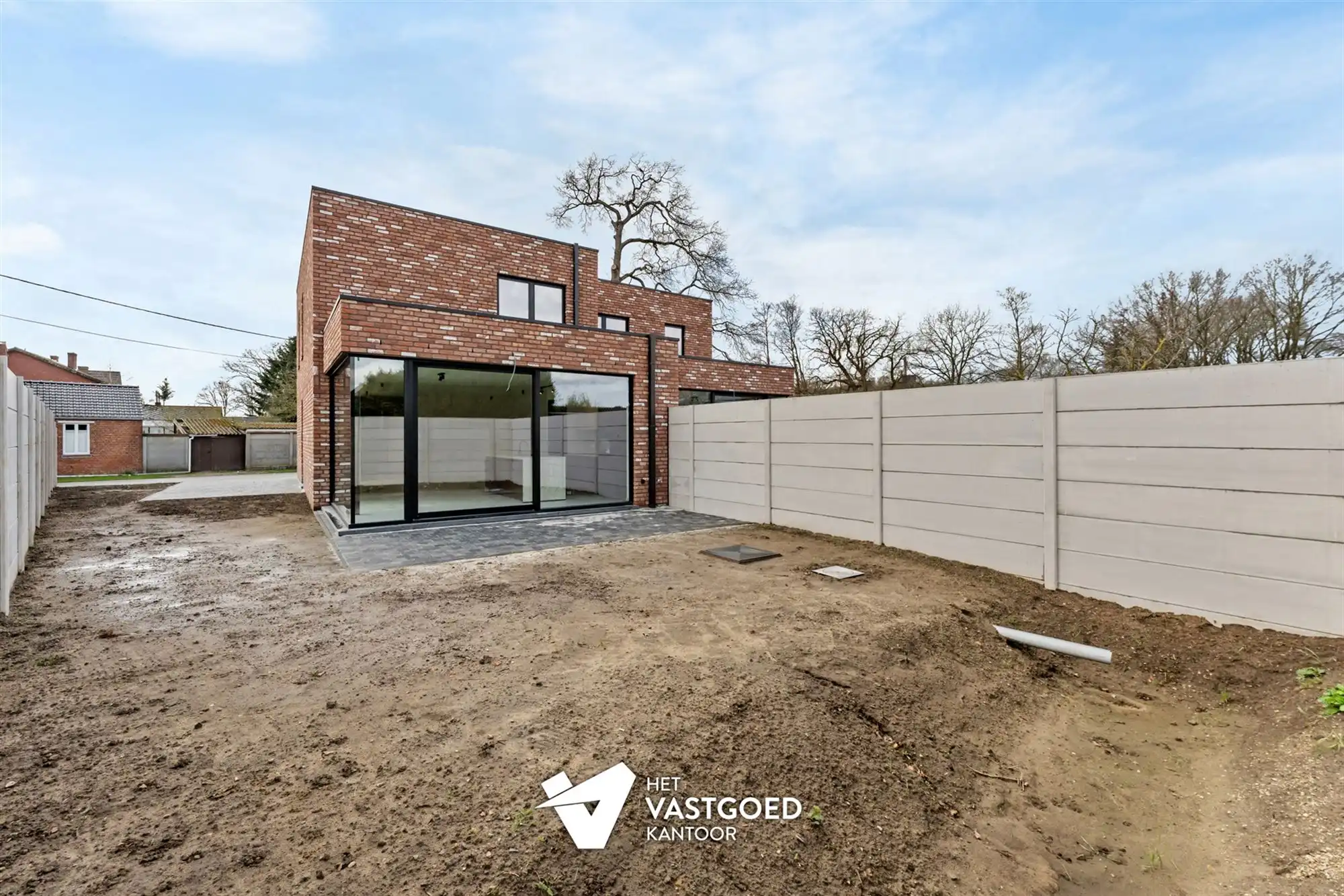 VOLLEDIG AFGEWERKTE NIEUWBOUWWONING OP CENTRALE LIGGING TE BERINGEN foto 2