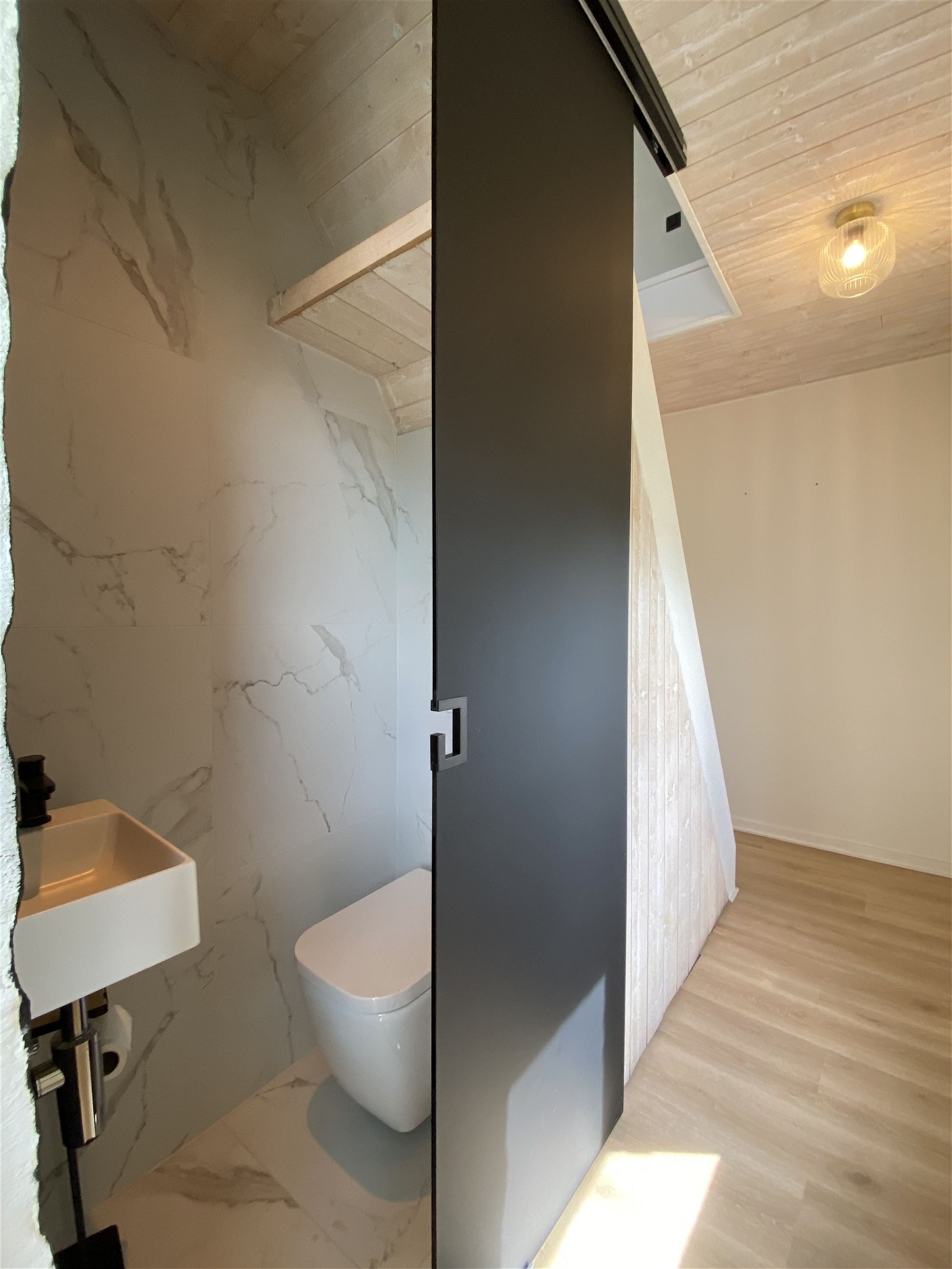 Gerenoveerde woonst met 1 slaapkamer  foto 12