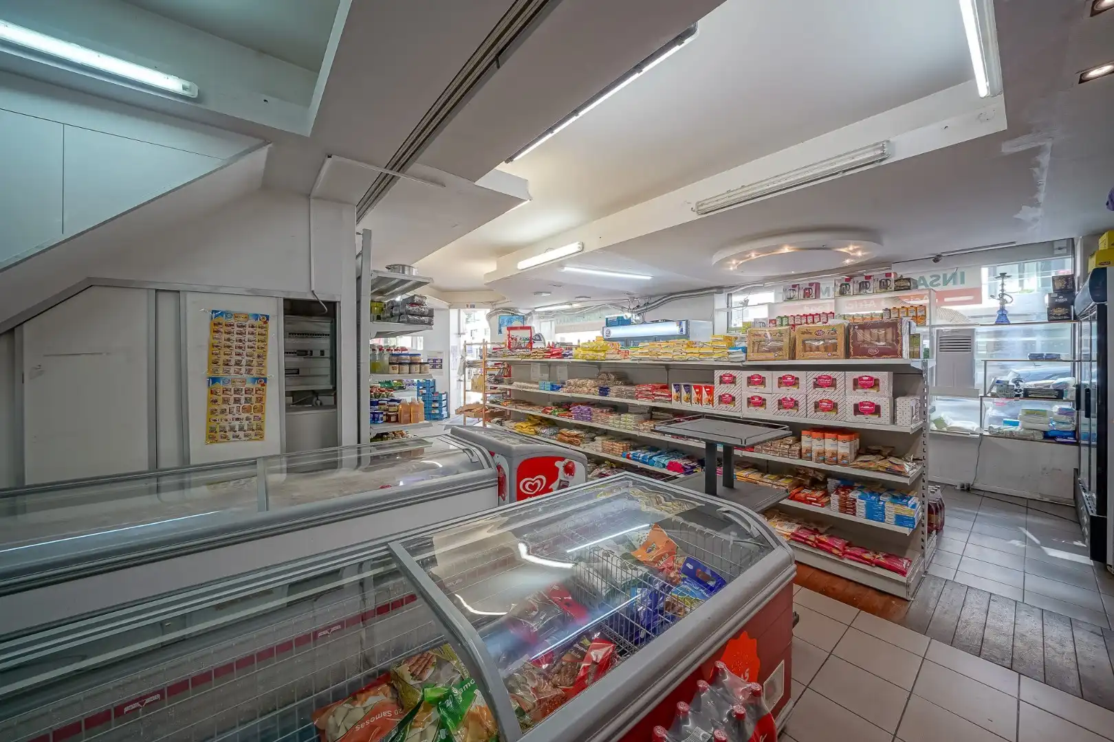 Handelsgelijkvloers met bureauruimte te Oostende foto 7