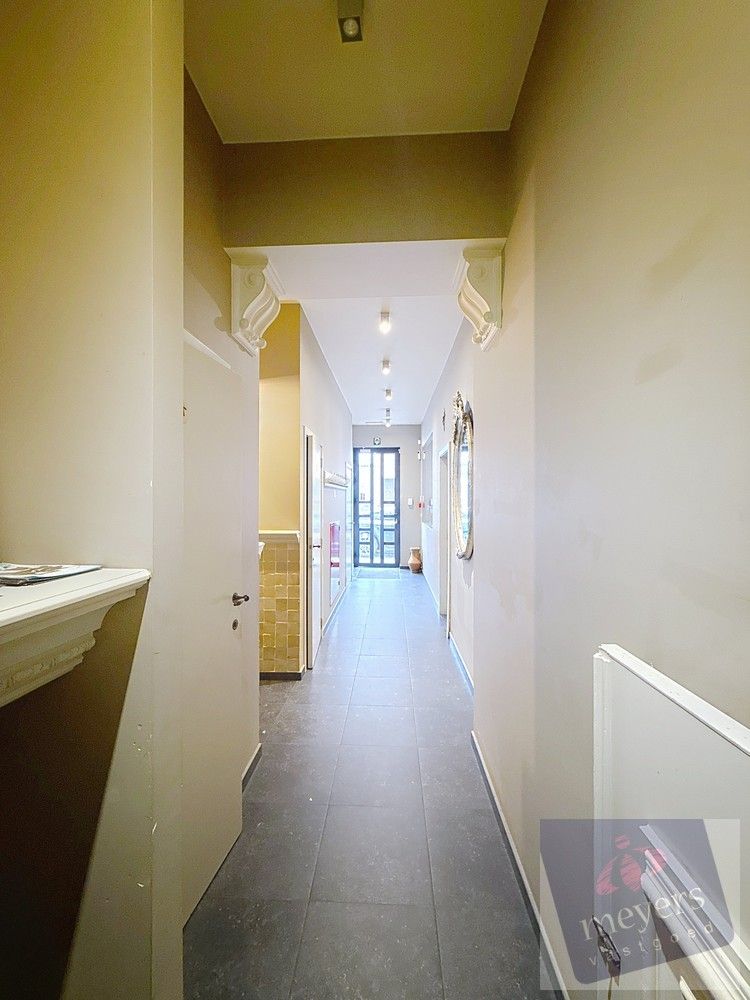 Handelspand met woonst – Naamsesteenweg 27, Sint-Truiden foto 2