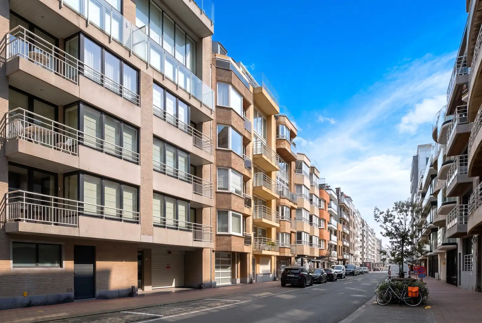 Een ruim appartement op toplocatie in het hart van Knokke. foto {{pictureIndex}}