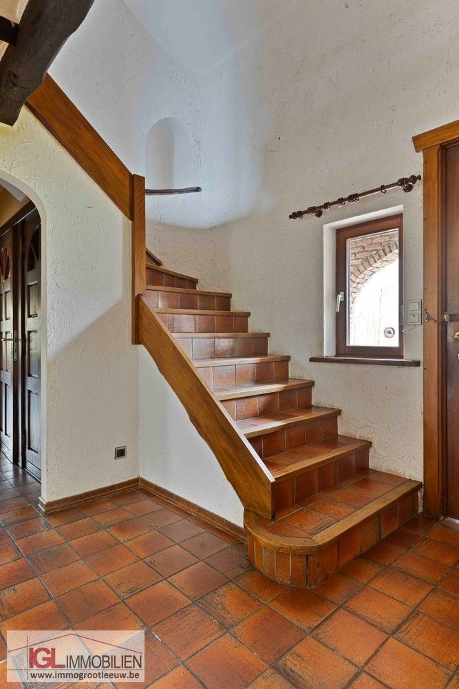 Ruime villa met potentieel op toplocatie in Huizingen foto 7