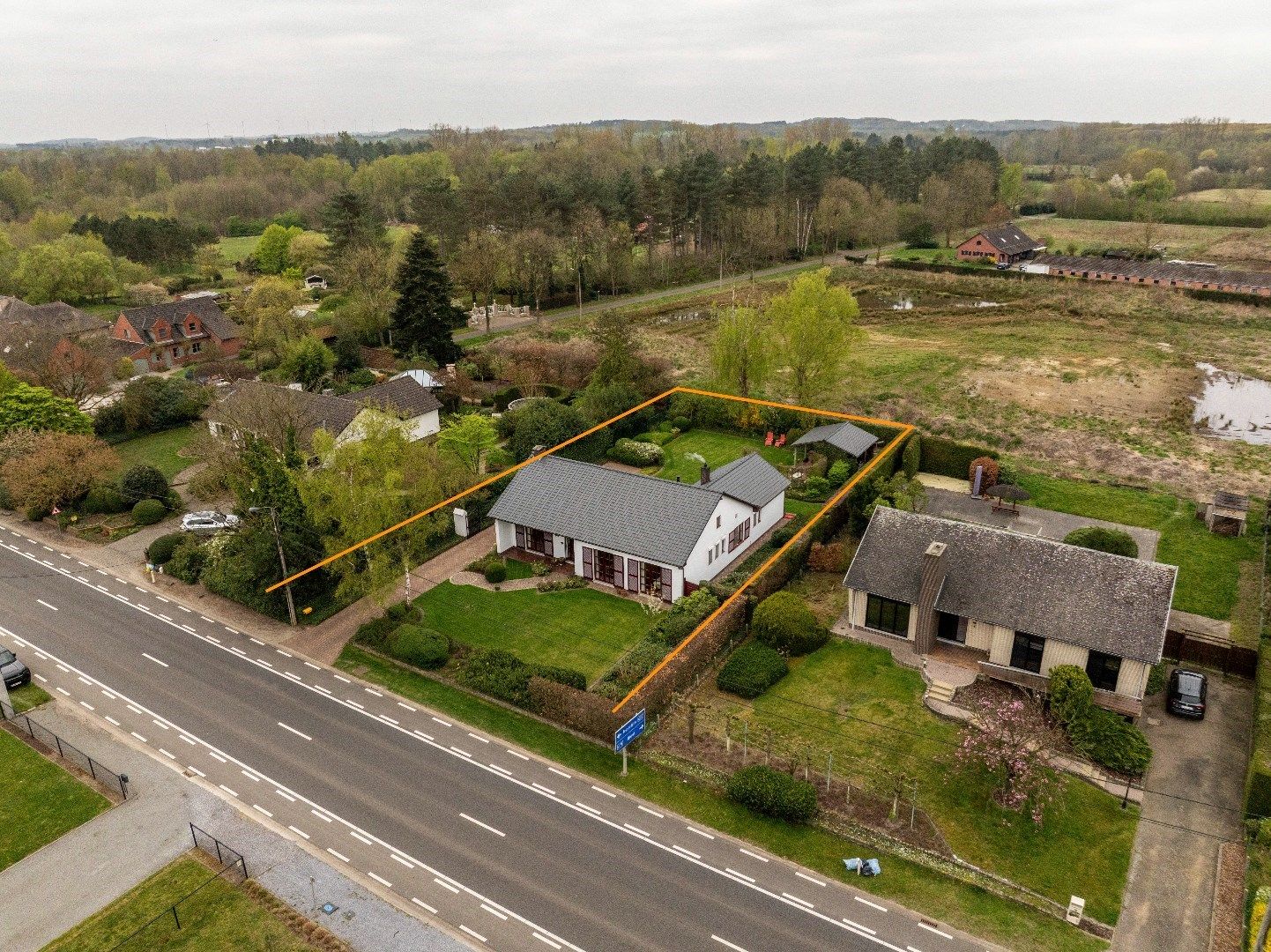 Instapklare woning met 5 slaapkamers op een zonnig perceel van 12a 50ca foto 35