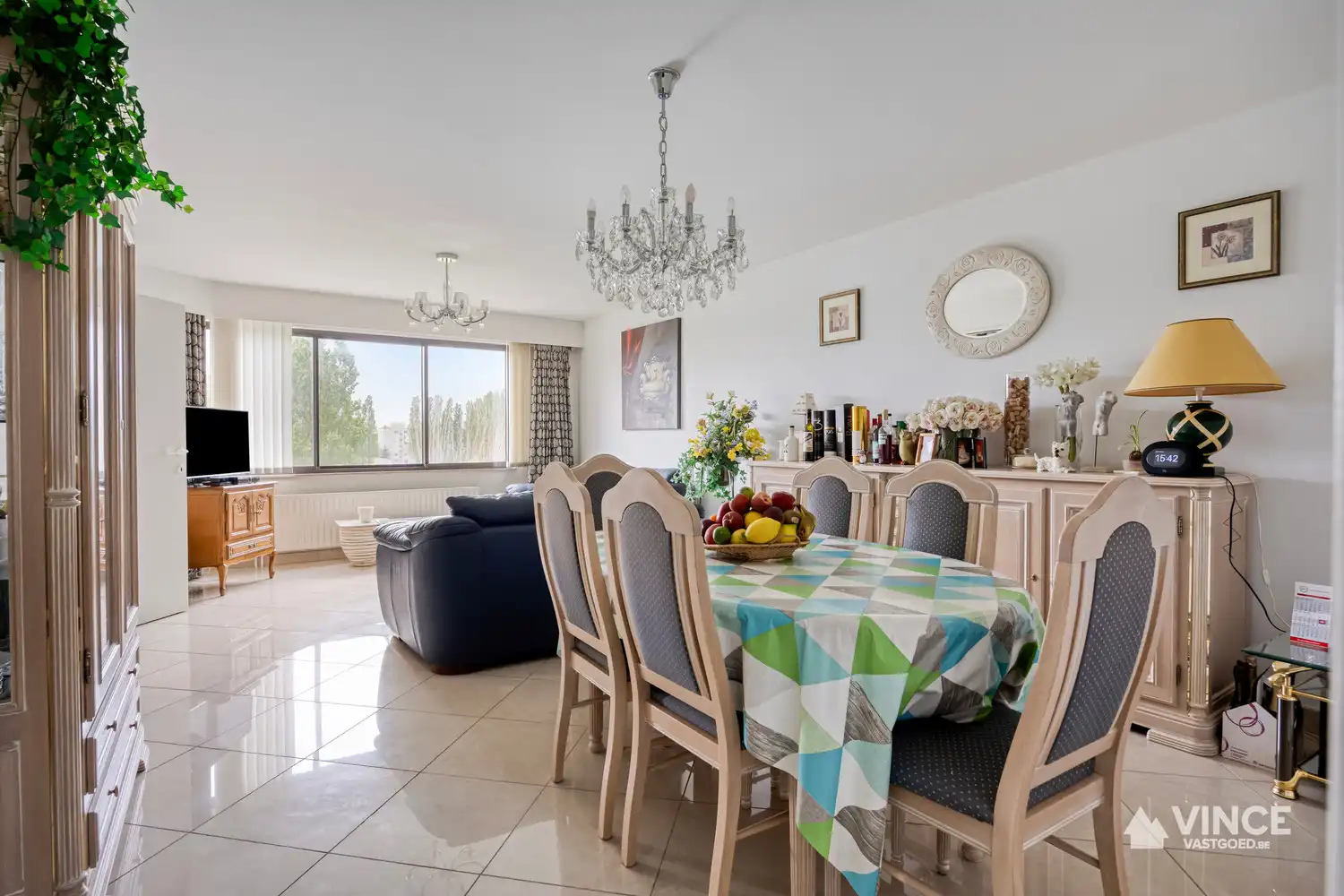 Instapklaar appartement met terras op toplocatie in Ekeren foto {{pictureIndex}}