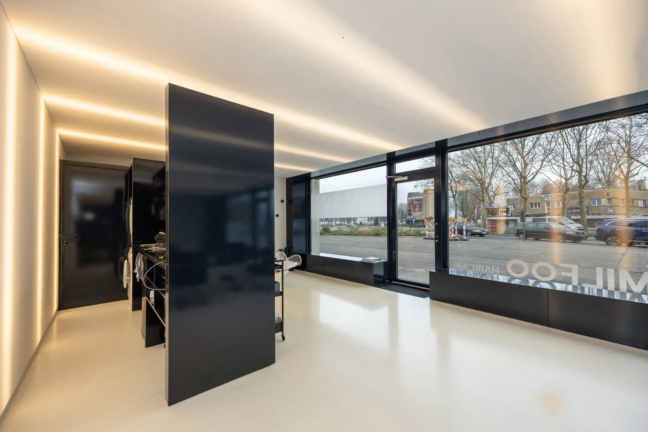 Gelijkvloerse handelszaak te koop in Linkeroever foto 7