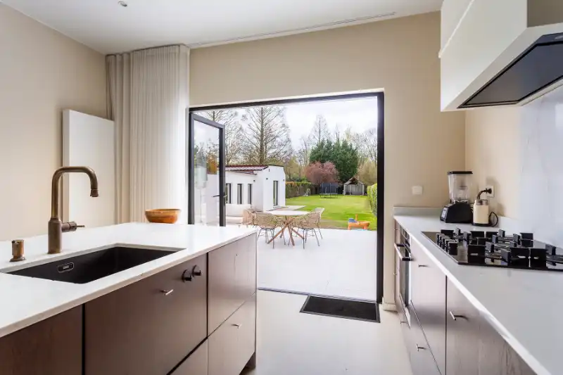 Prachtige woning met meerdere mogelijkheden, wonen en werken combineren of kangoeroewoning. foto 8